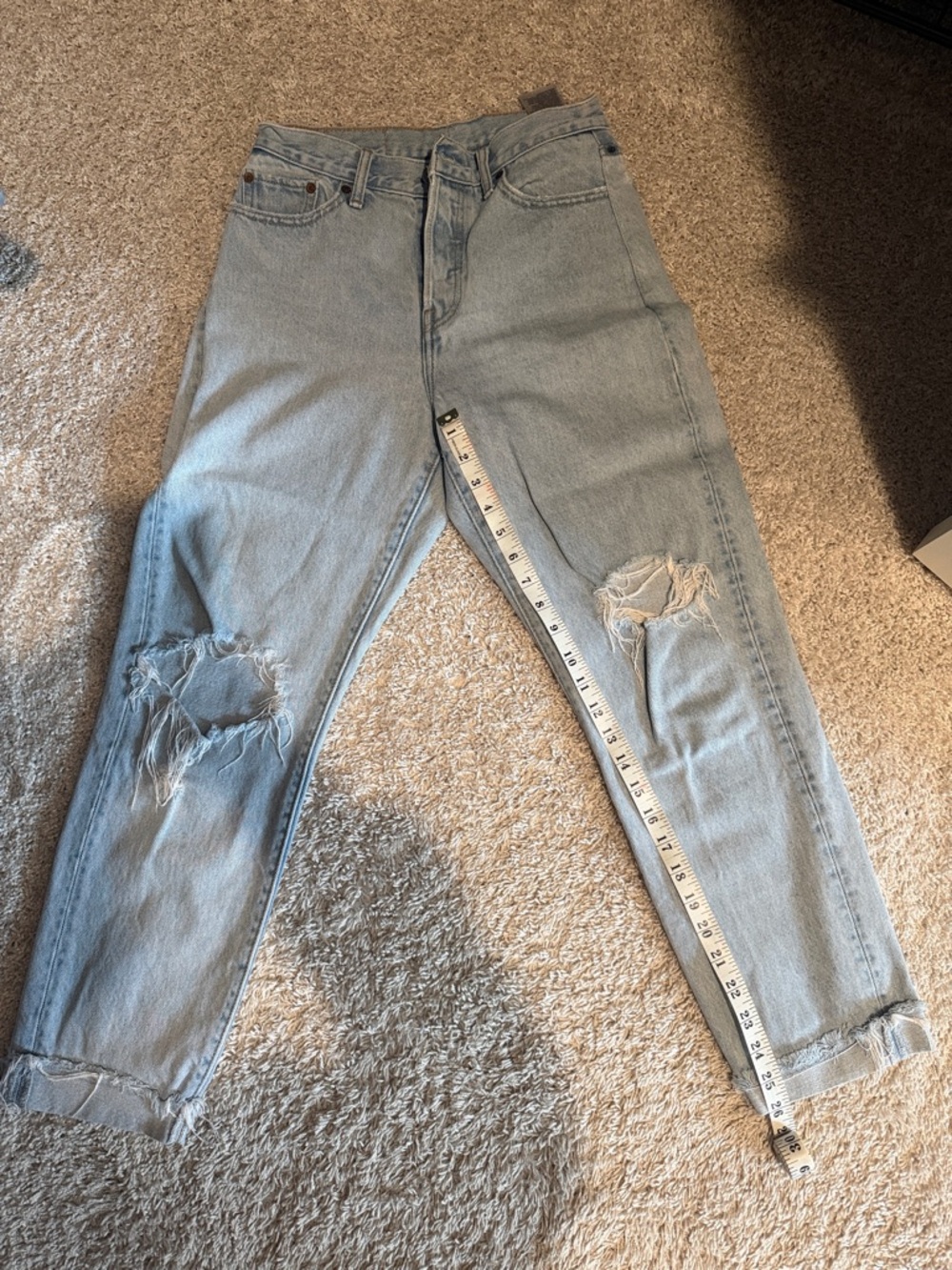 Levis Light Wash Ripped Women’s Jeans